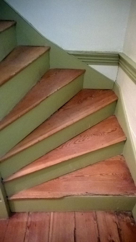 Interior - Pie-shaped stairs